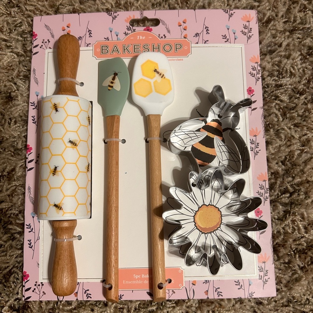 Bakeshop Bee Theme Kitchen Set